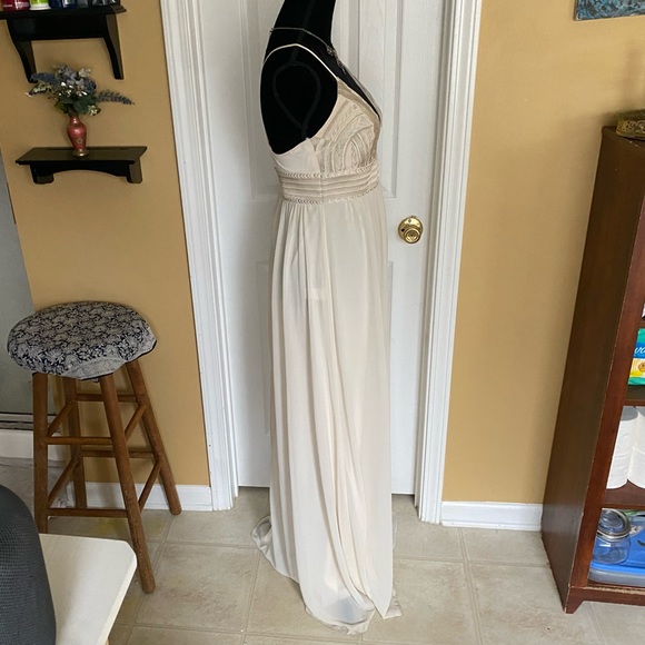 Stunning eggshell colored Lulu's evening gown - Picture 3 of 8